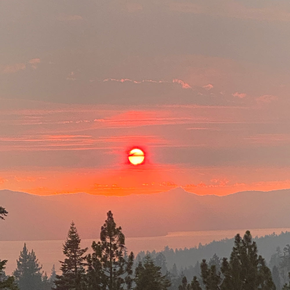 wildfire smoke in lake tahoe mountains